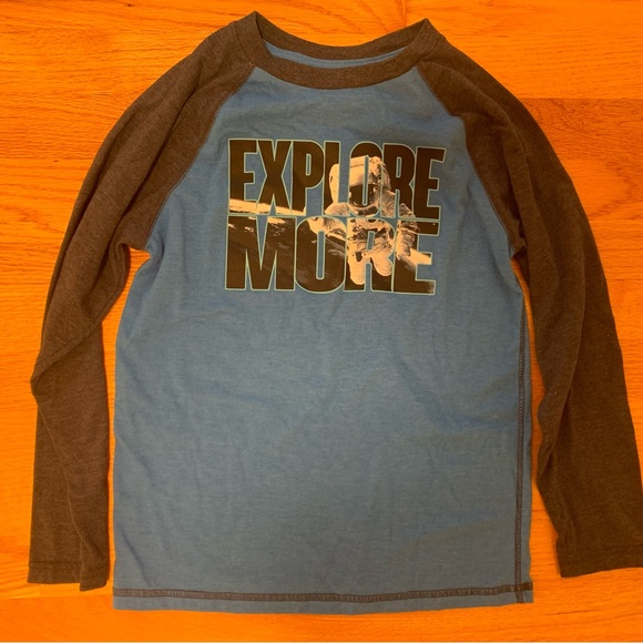 Five long sleeve t-shirts. - Picture 10 of 11